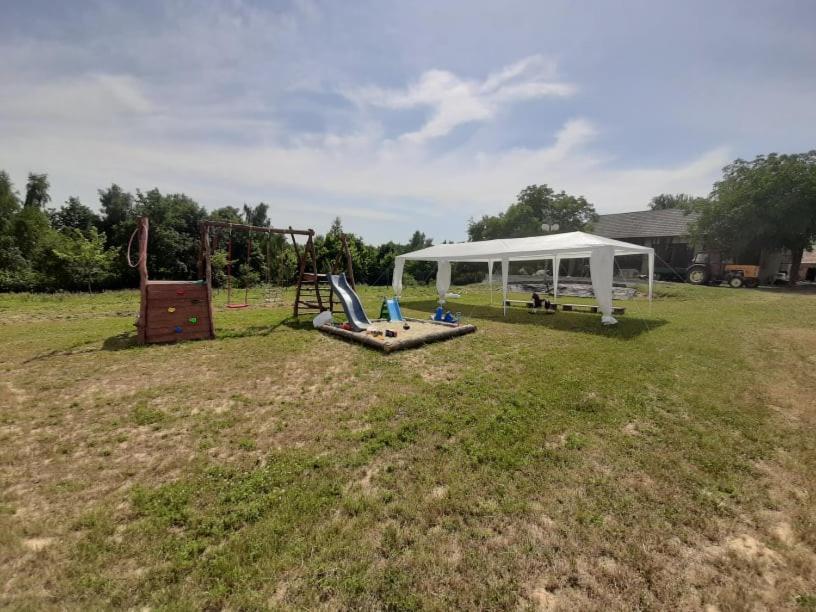 Vila Gosp. Agroturystyczne Stary Gaj Zerkowice Exteriér fotografie